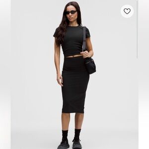 Lululemon Nulu Slim Fit HR Skirt- black size 4 NWT